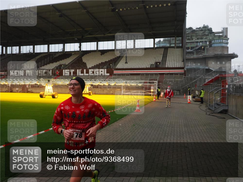 07.12.2025 - St. Pauli X-Mass-Run No. 15 Fabian Wolf http://msf.ph/oto/9368499 07.12.2025 09:51:43 Ziel 1117, 1893, 2178, 2494 meine-sportfotos.de