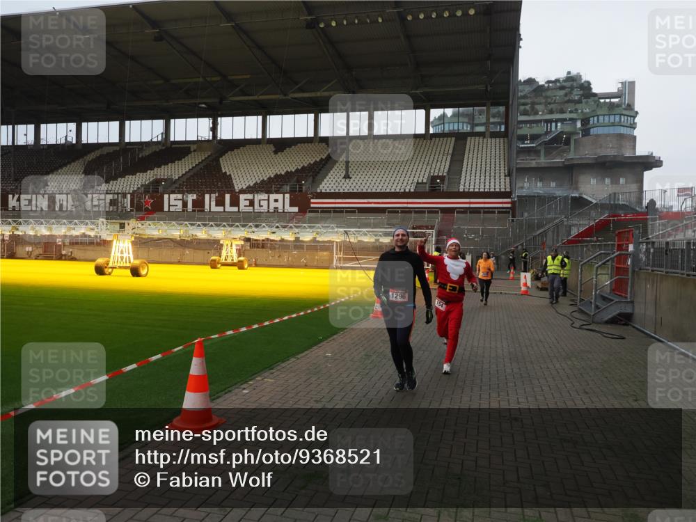 07.12.2025 - St. Pauli X-Mass-Run No. 15 Fabian Wolf http://msf.ph/oto/9368521 07.12.2025 09:52:24 Ziel 154, 1296, 2034 meine-sportfotos.de