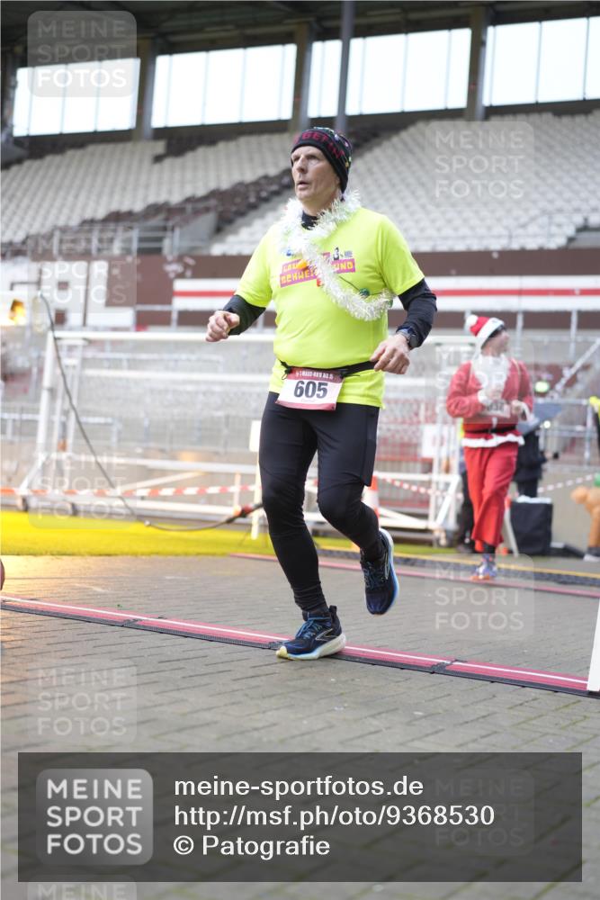 07.12.2025 - St. Pauli X-Mass-Run No. 15 Patografie http://msf.ph/oto/9368530 07.12.2025 11:12:11 Ziel 76, 79, 218, 388, 416, 597, 605, 671, 682, 695, 718, 819, 836, 839, 888, 1246, 1278 meine-sportfotos.de