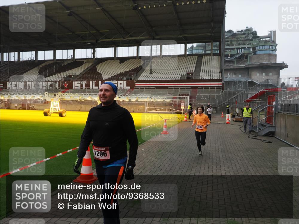 07.12.2025 - St. Pauli X-Mass-Run No. 15 Fabian Wolf http://msf.ph/oto/9368533 07.12.2025 09:52:27 Ziel 154, 195, 1296, 2034 meine-sportfotos.de