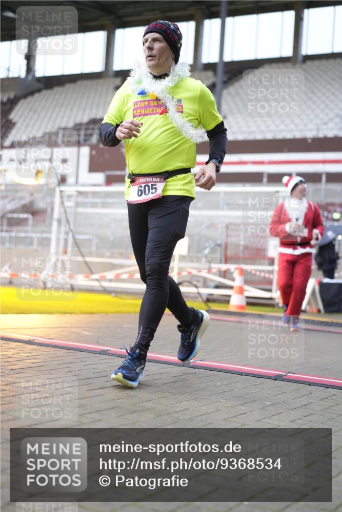 07.12.2025 - St. Pauli X-Mass-Run No. 15 Patografie http://msf.ph/oto/9368534 07.12.2025 11:12:11 Ziel 76, 79, 218, 388, 416, 597, 605, 671, 682, 695, 718, 819, 836, 839, 888, 1246, 1278 meine-sportfotos.de