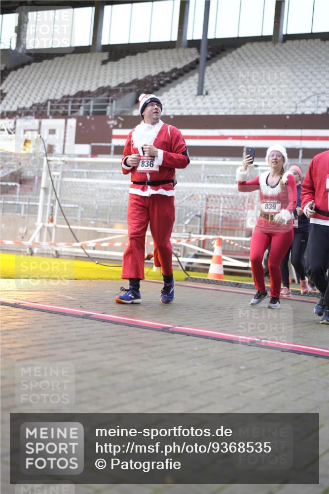 07.12.2025 - St. Pauli X-Mass-Run No. 15 Patografie http://msf.ph/oto/9368535 07.12.2025 11:12:13 Ziel 76, 79, 218, 388, 416, 597, 605, 671, 682, 718, 819, 836, 839, 888, 1246, 1278, 2858 meine-sportfotos.de