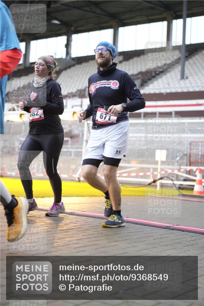07.12.2025 - St. Pauli X-Mass-Run No. 15 Patografie http://msf.ph/oto/9368549 07.12.2025 11:12:17 Ziel 46, 76, 79, 218, 597, 605, 663, 671, 682, 718, 836, 839, 888, 2858 meine-sportfotos.de