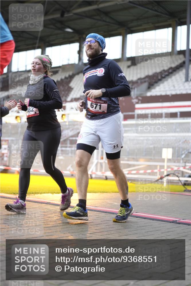 07.12.2025 - St. Pauli X-Mass-Run No. 15 Patografie http://msf.ph/oto/9368551 07.12.2025 11:12:17 Ziel 46, 76, 79, 218, 597, 605, 663, 671, 682, 718, 836, 839, 888, 2858 meine-sportfotos.de