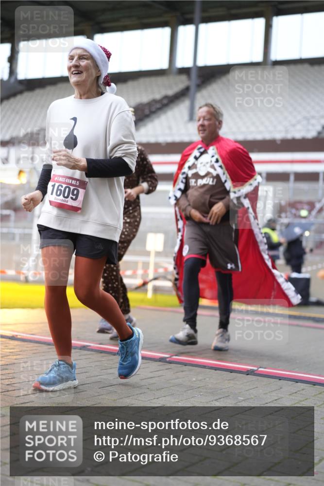 07.12.2025 - St. Pauli X-Mass-Run No. 15 Patografie http://msf.ph/oto/9368567 07.12.2025 11:12:27 Ziel 46, 218, 489, 663, 671, 682, 718, 836, 839, 888, 1142, 1261, 1423, 1609, 1610, 2858 meine-sportfotos.de