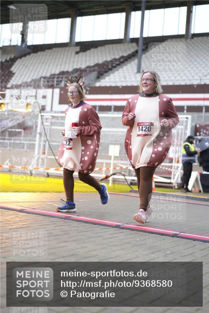 07.12.2025 - St. Pauli X-Mass-Run No. 15 Patografie http://msf.ph/oto/9368580 07.12.2025 11:12:36 Ziel 46, 489, 494, 663, 1142, 1261, 1420, 1422, 1423, 1609, 1610, 4794, 4802, 4804 meine-sportfotos.de