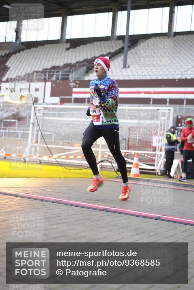 07.12.2025 - St. Pauli X-Mass-Run No. 15 Patografie http://msf.ph/oto/9368585 07.12.2025 11:12:38 Ziel 489, 494, 1142, 1261, 1420, 1422, 1423, 1609, 1610, 3167, 4794, 4802, 4804 meine-sportfotos.de