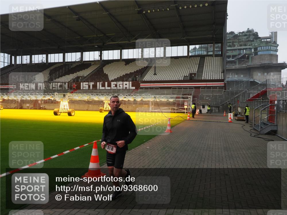 07.12.2025 - St. Pauli X-Mass-Run No. 15 Fabian Wolf http://msf.ph/oto/9368600 07.12.2025 09:53:09 Ziel 518, 937, 1874 meine-sportfotos.de