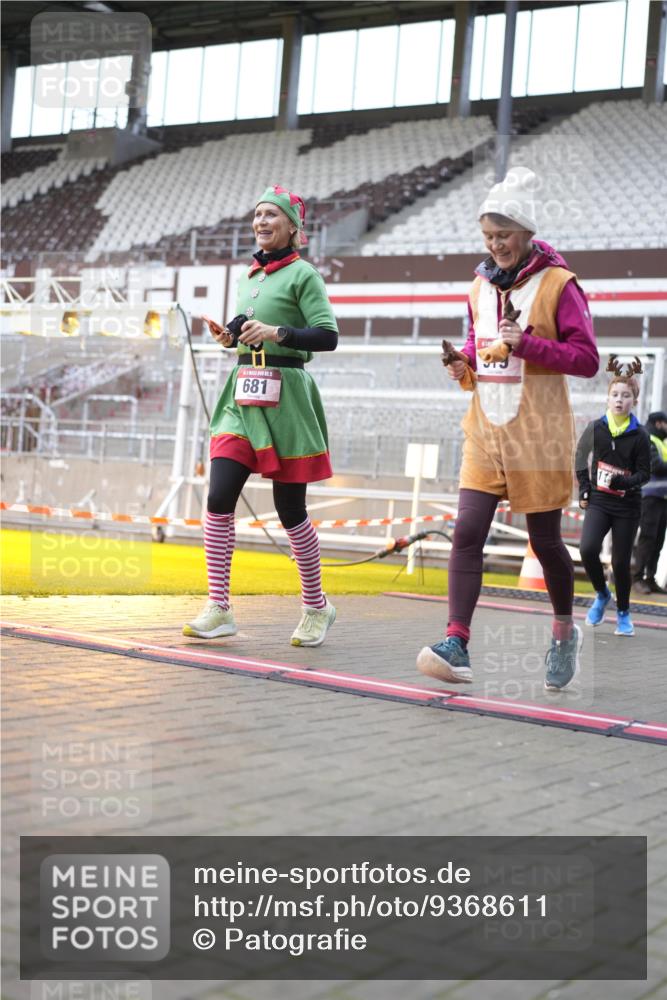 07.12.2025 - St. Pauli X-Mass-Run No. 15 Patografie http://msf.ph/oto/9368611 07.12.2025 11:12:51 Ziel 494, 681, 683, 684, 919, 1175, 1178, 1420, 1422, 1703, 3167, 4794, 4795, 4796, 4802, 4804 meine-sportfotos.de