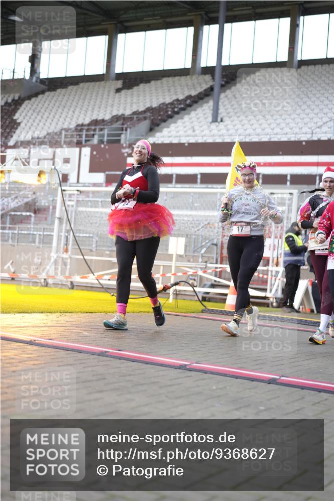 07.12.2025 - St. Pauli X-Mass-Run No. 15 Patografie http://msf.ph/oto/9368627 07.12.2025 11:13:03 Ziel 17, 22, 47, 681, 683, 684, 919, 1022, 1175, 1178, 1645, 1646, 1647, 1703 meine-sportfotos.de