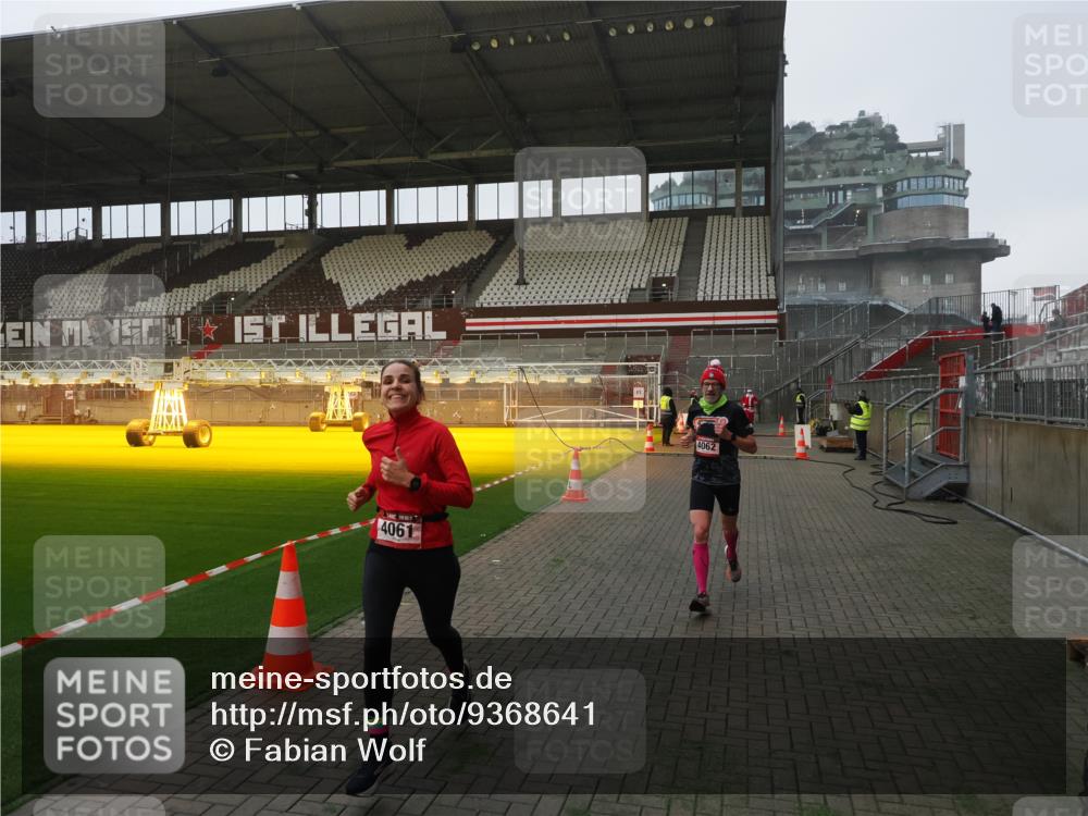 07.12.2025 - St. Pauli X-Mass-Run No. 15 Fabian Wolf http://msf.ph/oto/9368641 07.12.2025 09:53:48 Ziel 96, 115, 4050, 4061, 4062 meine-sportfotos.de