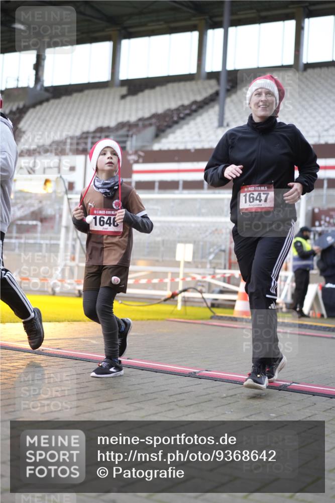 07.12.2025 - St. Pauli X-Mass-Run No. 15 Patografie http://msf.ph/oto/9368642 07.12.2025 11:13:08 Ziel 17, 22, 47, 683, 684, 1022, 1645, 1646, 1647, 1703 meine-sportfotos.de