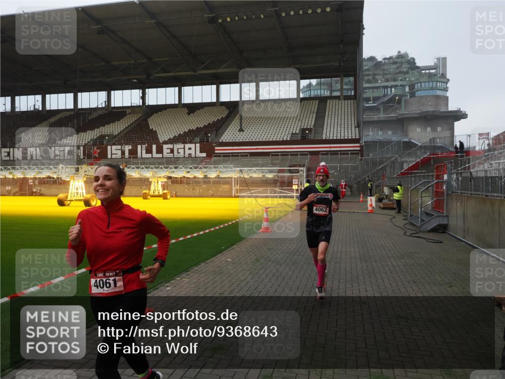 07.12.2025 - St. Pauli X-Mass-Run No. 15 Fabian Wolf http://msf.ph/oto/9368643 07.12.2025 09:53:48 Ziel 96, 115, 4050, 4061, 4062 meine-sportfotos.de