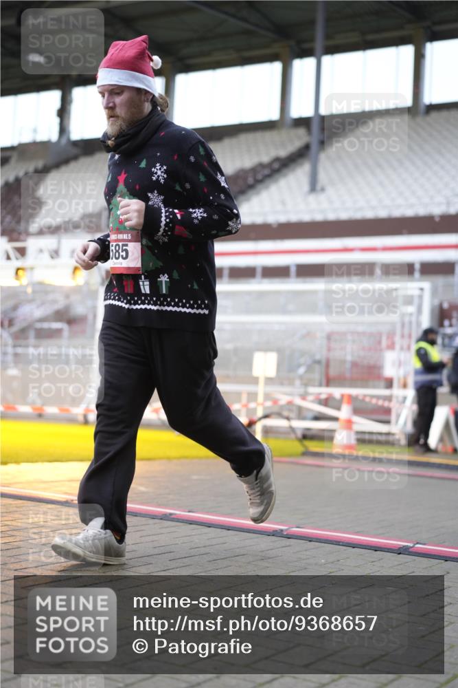 07.12.2025 - St. Pauli X-Mass-Run No. 15 Patografie http://msf.ph/oto/9368657 07.12.2025 11:13:22 Ziel 585, 1338, 1341, 1647, 1664, 2125, 2773 meine-sportfotos.de