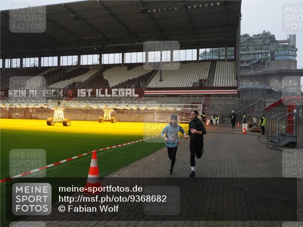 07.12.2025 - St. Pauli X-Mass-Run No. 15 Fabian Wolf http://msf.ph/oto/9368682 07.12.2025 09:54:12 Ziel 1375, 2651, 2900, 3338 meine-sportfotos.de
