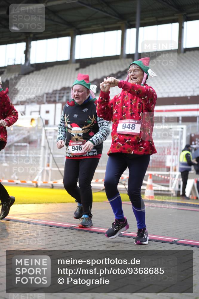 07.12.2025 - St. Pauli X-Mass-Run No. 15 Patografie http://msf.ph/oto/9368685 07.12.2025 11:14:10 Ziel 942, 946, 948 meine-sportfotos.de