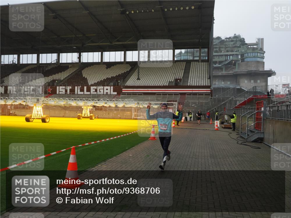 07.12.2025 - St. Pauli X-Mass-Run No. 15 Fabian Wolf http://msf.ph/oto/9368706 07.12.2025 09:54:23 Ziel 1375, 2036, 2900, 3338 meine-sportfotos.de