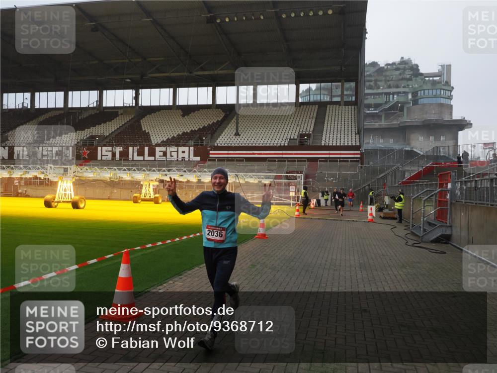 07.12.2025 - St. Pauli X-Mass-Run No. 15 Fabian Wolf http://msf.ph/oto/9368712 07.12.2025 09:54:24 Ziel 1375, 2036, 2900, 3310, 3338 meine-sportfotos.de