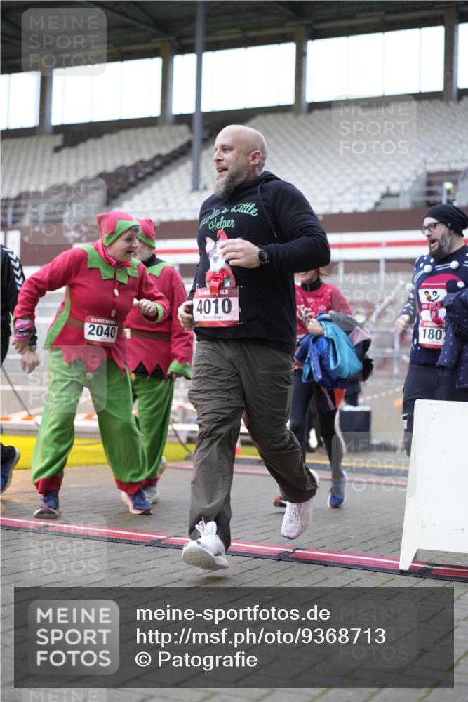 07.12.2025 - St. Pauli X-Mass-Run No. 15 Patografie http://msf.ph/oto/9368713 07.12.2025 11:14:34 Ziel 525, 1776, 1778, 1798, 1804, 1805, 1806, 1807, 2040, 2211, 4010 meine-sportfotos.de