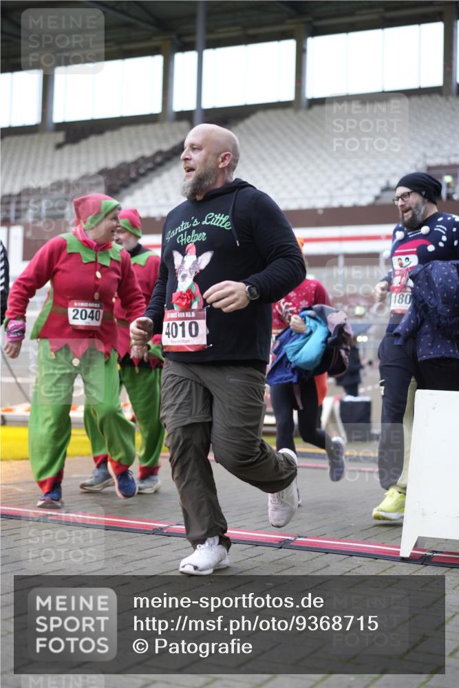 07.12.2025 - St. Pauli X-Mass-Run No. 15 Patografie http://msf.ph/oto/9368715 07.12.2025 11:14:34 Ziel 525, 1776, 1778, 1798, 1804, 1805, 1806, 1807, 2040, 2211, 4010 meine-sportfotos.de