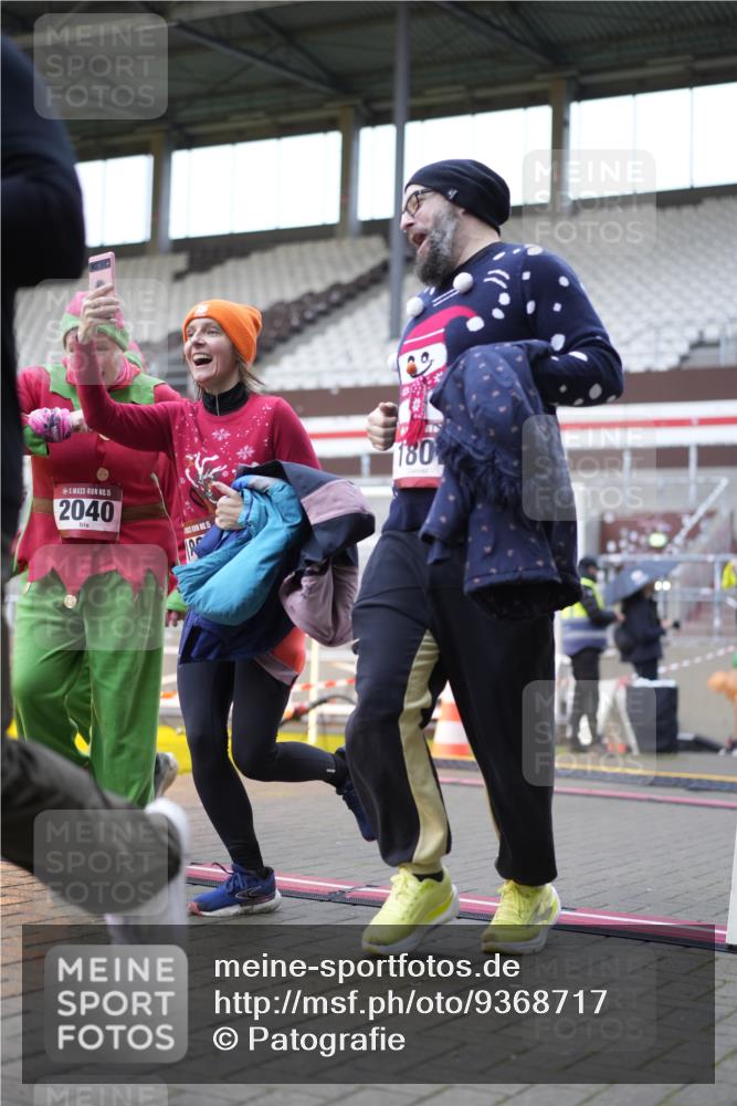 07.12.2025 - St. Pauli X-Mass-Run No. 15 Patografie http://msf.ph/oto/9368717 07.12.2025 11:14:35 Ziel 525, 922, 1776, 1778, 1798, 1804, 1805, 1806, 1807, 2040, 2211, 4010 meine-sportfotos.de