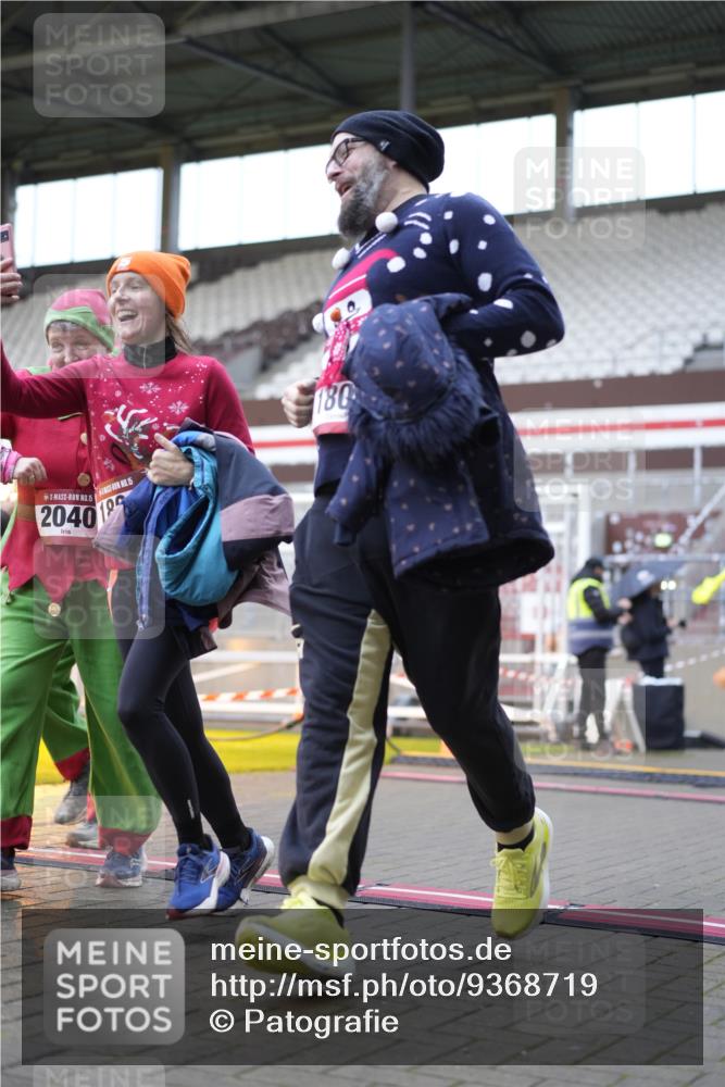07.12.2025 - St. Pauli X-Mass-Run No. 15 Patografie http://msf.ph/oto/9368719 07.12.2025 11:14:35 Ziel 525, 922, 1776, 1778, 1798, 1804, 1805, 1806, 1807, 2040, 2211, 4010 meine-sportfotos.de