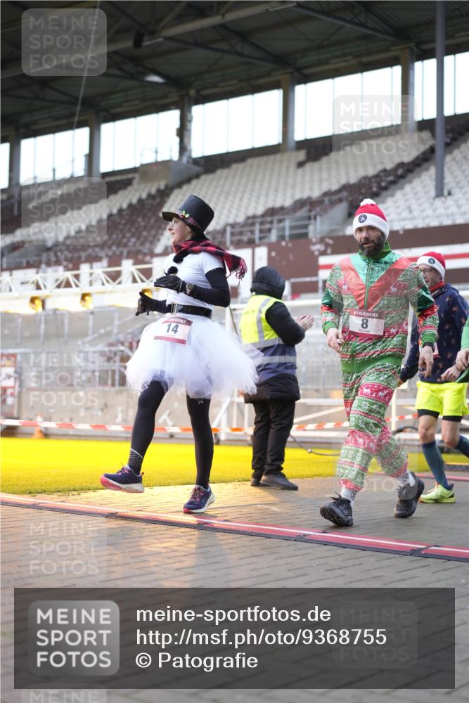 07.12.2025 - St. Pauli X-Mass-Run No. 15 Patografie http://msf.ph/oto/9368755 07.12.2025 11:15:42 Ziel 8, 14, 372, 2194 meine-sportfotos.de