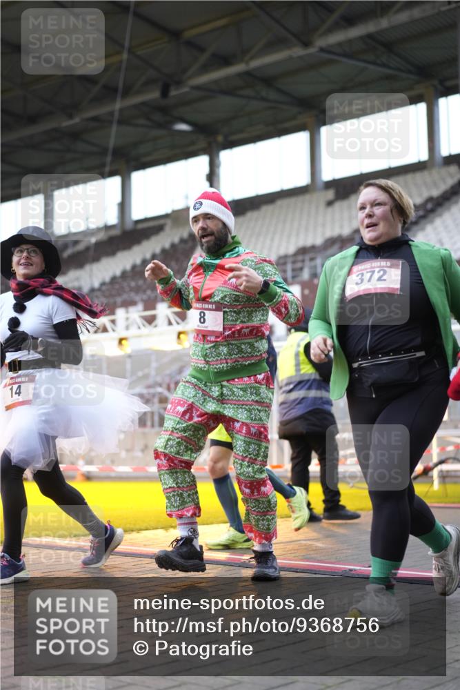 07.12.2025 - St. Pauli X-Mass-Run No. 15 Patografie http://msf.ph/oto/9368756 07.12.2025 11:15:43 Ziel 8, 14, 372, 2194 meine-sportfotos.de