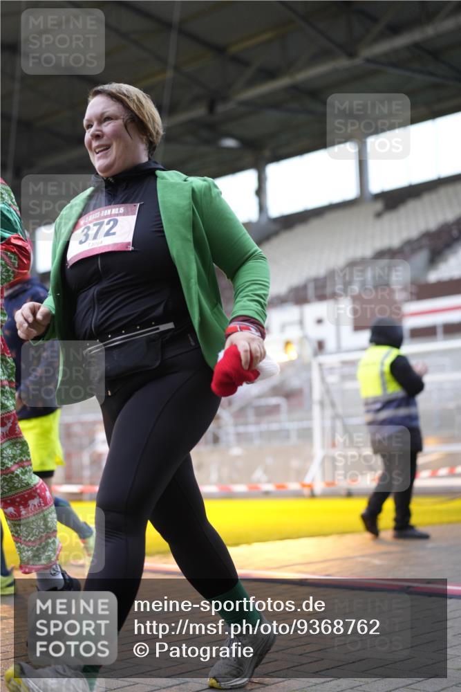 07.12.2025 - St. Pauli X-Mass-Run No. 15 Patografie http://msf.ph/oto/9368762 07.12.2025 11:15:44 Ziel 8, 14, 372, 2194 meine-sportfotos.de