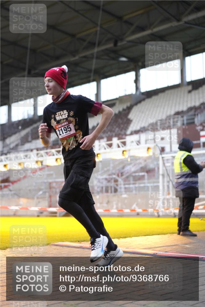 07.12.2025 - St. Pauli X-Mass-Run No. 15 Patografie http://msf.ph/oto/9368766 07.12.2025 11:15:59 Ziel 1821, 1825, 2195, 2464, 3326 meine-sportfotos.de