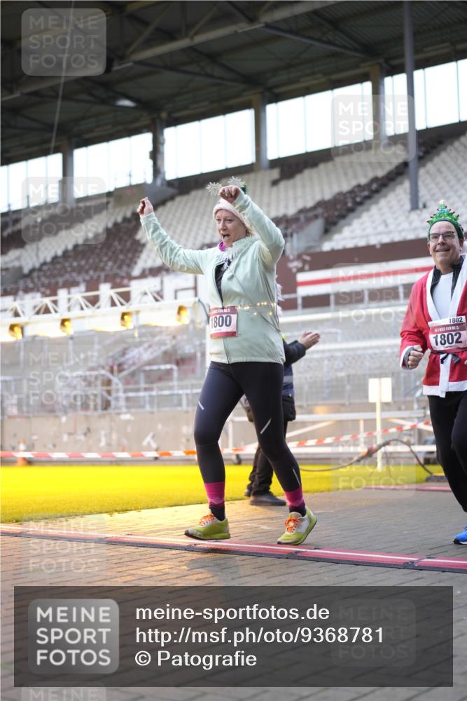 07.12.2025 - St. Pauli X-Mass-Run No. 15 Patografie http://msf.ph/oto/9368781 07.12.2025 11:16:05 Ziel 1800, 1802, 1821, 1825, 2195, 2464, 3241, 3256, 3326 meine-sportfotos.de