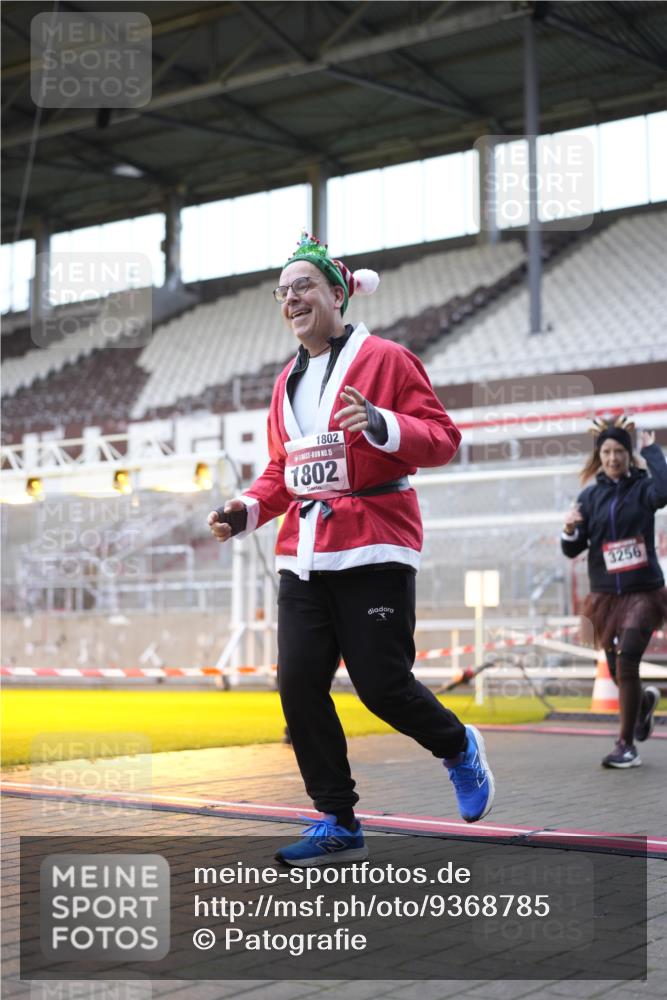 07.12.2025 - St. Pauli X-Mass-Run No. 15 Patografie http://msf.ph/oto/9368785 07.12.2025 11:16:06 Ziel 1800, 1802, 1821, 1825, 2195, 2464, 3241, 3256, 3326 meine-sportfotos.de