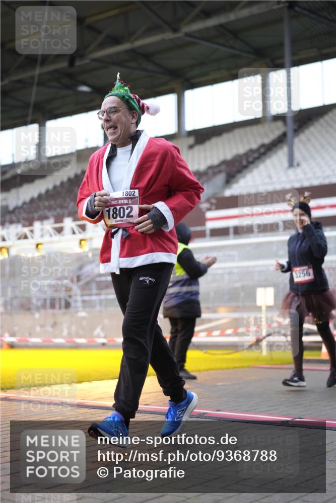 07.12.2025 - St. Pauli X-Mass-Run No. 15 Patografie http://msf.ph/oto/9368788 07.12.2025 11:16:06 Ziel 1800, 1802, 1821, 1825, 2195, 2464, 3241, 3256, 3326 meine-sportfotos.de
