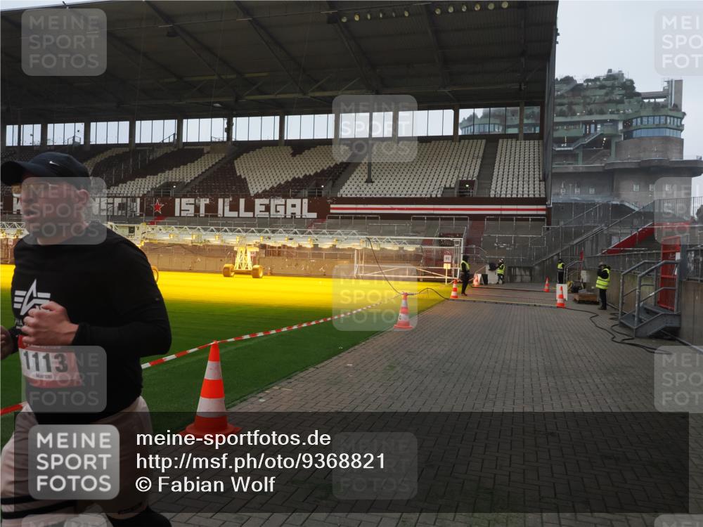 07.12.2025 - St. Pauli X-Mass-Run No. 15 Fabian Wolf http://msf.ph/oto/9368821 07.12.2025 09:55:20 Ziel 1101, 1113, 4087 meine-sportfotos.de