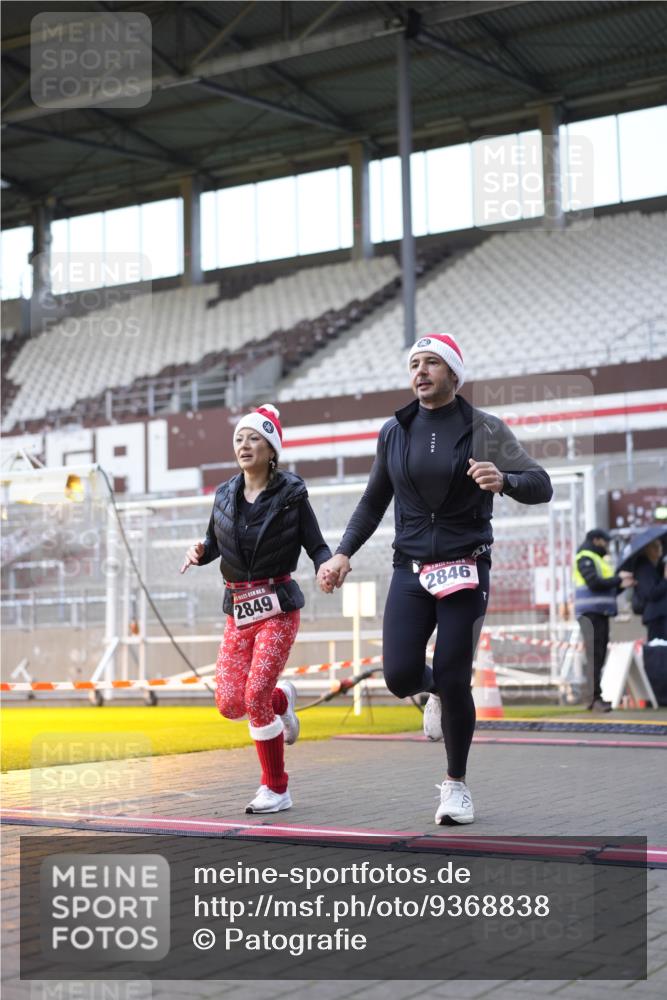 07.12.2025 - St. Pauli X-Mass-Run No. 15 Patografie http://msf.ph/oto/9368838 07.12.2025 11:17:17 Ziel 551, 1122, 1125, 1127, 1130, 1340, 1529, 1531, 1686, 2477, 2766, 2846, 2849 meine-sportfotos.de