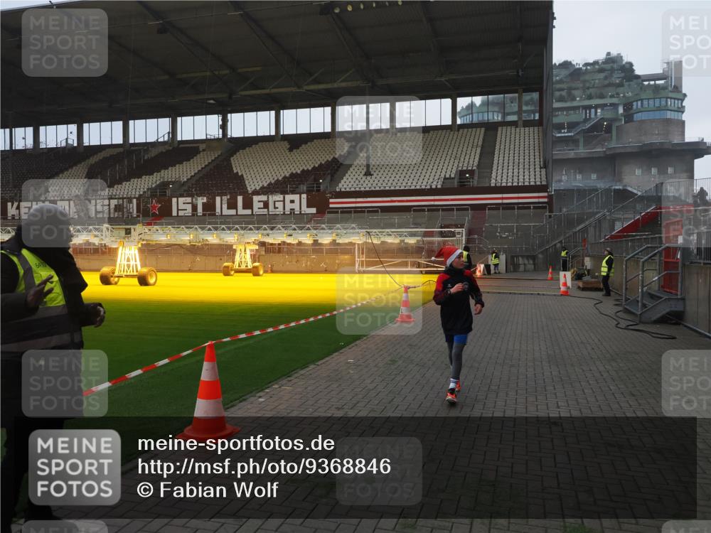07.12.2025 - St. Pauli X-Mass-Run No. 15 Fabian Wolf http://msf.ph/oto/9368846 07.12.2025 09:55:57 Ziel 312, 3398 meine-sportfotos.de