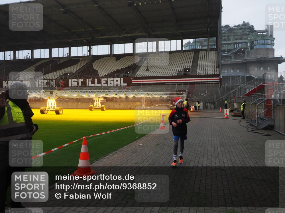 07.12.2025 - St. Pauli X-Mass-Run No. 15 Fabian Wolf http://msf.ph/oto/9368852 07.12.2025 09:55:57 Ziel 312, 3398 meine-sportfotos.de