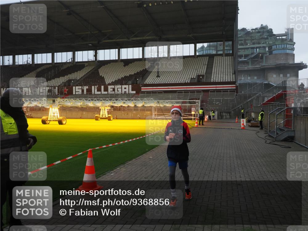 07.12.2025 - St. Pauli X-Mass-Run No. 15 Fabian Wolf http://msf.ph/oto/9368856 07.12.2025 09:55:58 Ziel 312, 3398 meine-sportfotos.de