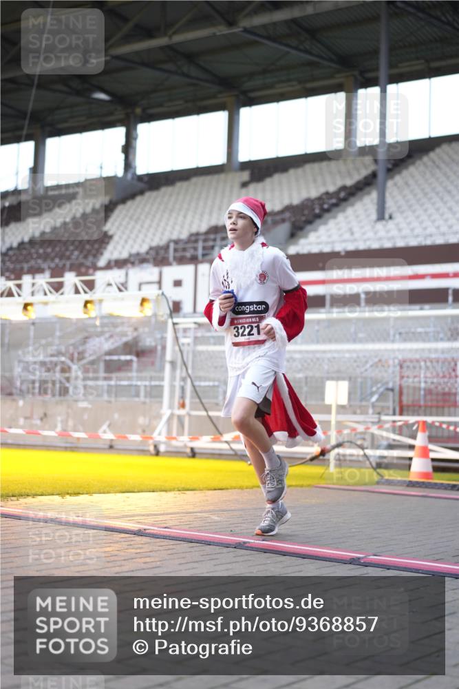 07.12.2025 - St. Pauli X-Mass-Run No. 15 Patografie http://msf.ph/oto/9368857 07.12.2025 11:17:59 Ziel 1325, 1348, 3221, 3327, 4627 meine-sportfotos.de