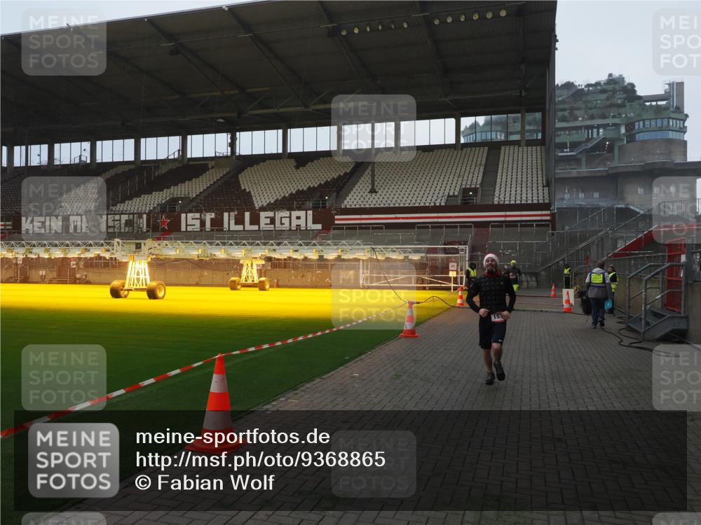 07.12.2025 - St. Pauli X-Mass-Run No. 15 Fabian Wolf http://msf.ph/oto/9368865 07.12.2025 09:56:10 Ziel 1483, 1530 meine-sportfotos.de