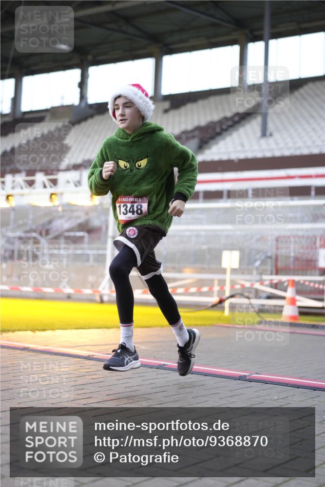 07.12.2025 - St. Pauli X-Mass-Run No. 15 Patografie http://msf.ph/oto/9368870 07.12.2025 11:18:04 Ziel 1325, 1348, 3201, 3221, 3327 meine-sportfotos.de