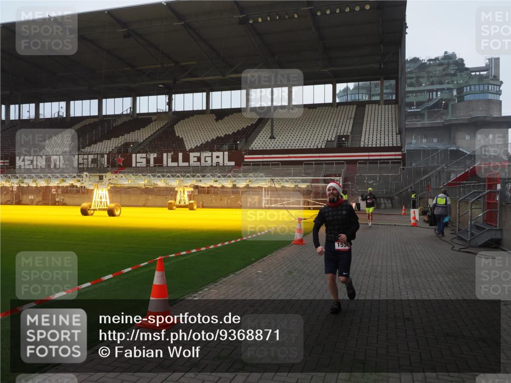 07.12.2025 - St. Pauli X-Mass-Run No. 15 Fabian Wolf http://msf.ph/oto/9368871 07.12.2025 09:56:11 Ziel 1483, 1530 meine-sportfotos.de