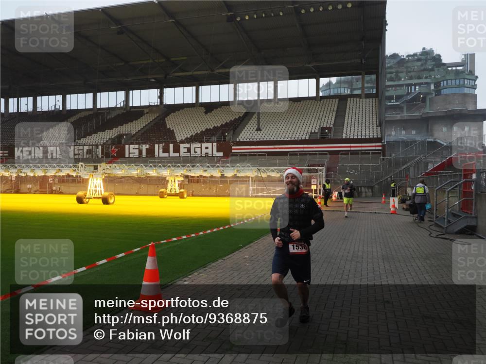 07.12.2025 - St. Pauli X-Mass-Run No. 15 Fabian Wolf http://msf.ph/oto/9368875 07.12.2025 09:56:11 Ziel 1483, 1530 meine-sportfotos.de