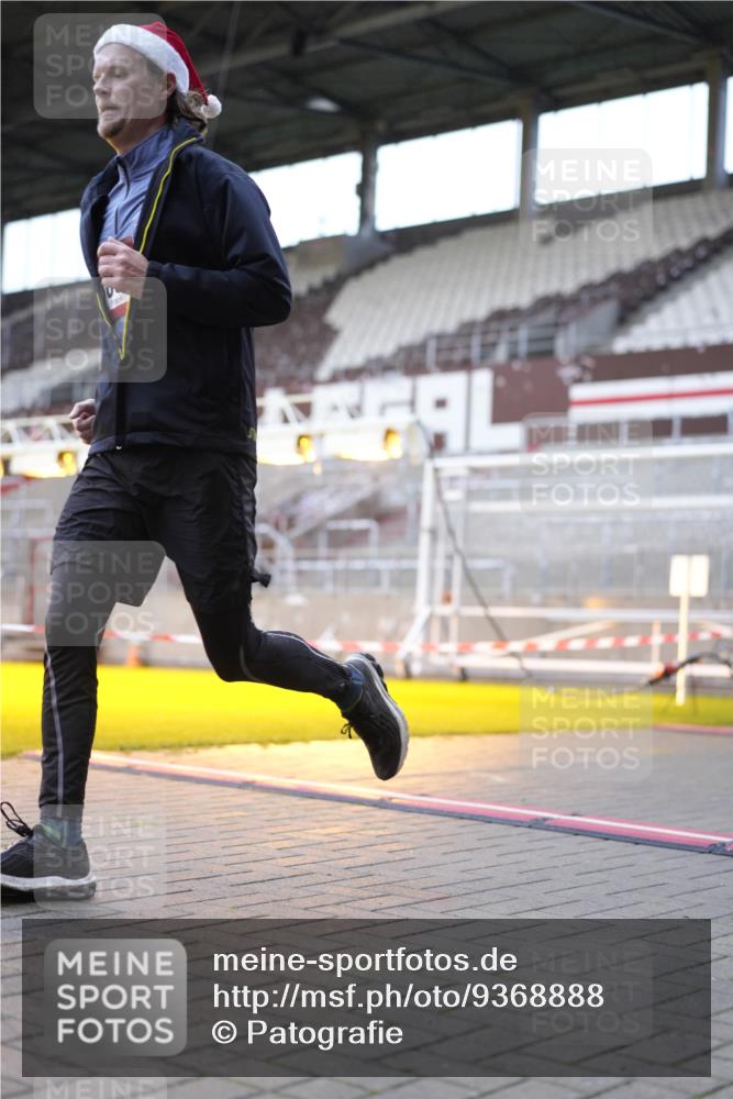 07.12.2025 - St. Pauli X-Mass-Run No. 15 Patografie http://msf.ph/oto/9368888 07.12.2025 11:18:26 Ziel 2045, 2918, 3138, 3158, 3304, 3634, 3636 meine-sportfotos.de