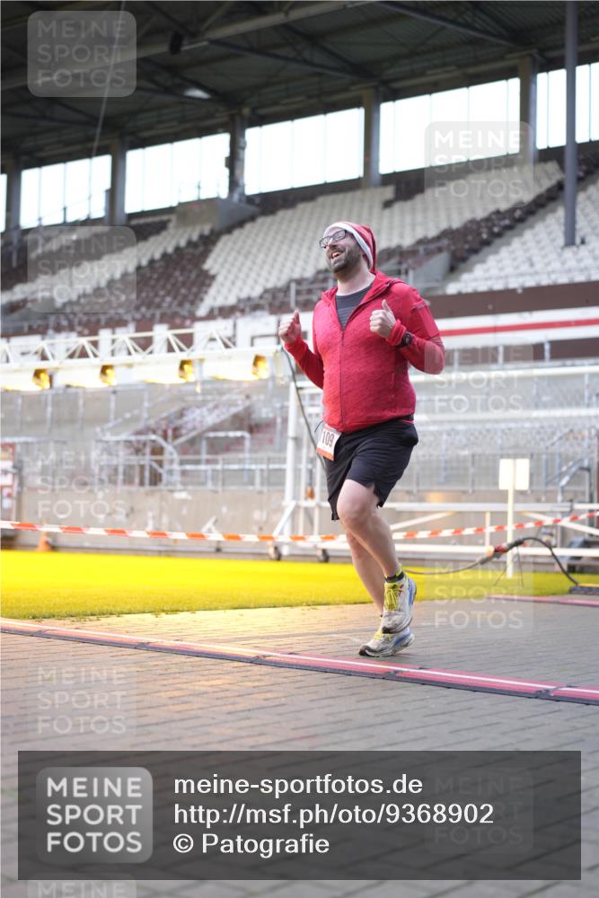 07.12.2025 - St. Pauli X-Mass-Run No. 15 Patografie http://msf.ph/oto/9368902 07.12.2025 11:18:45 Ziel 1109, 1322, 2064, 2067 meine-sportfotos.de