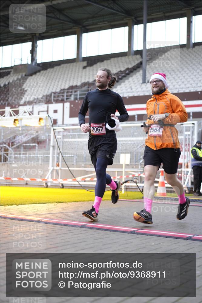 07.12.2025 - St. Pauli X-Mass-Run No. 15 Patografie http://msf.ph/oto/9368911 07.12.2025 11:18:50 Ziel 1109, 1322, 2064, 2067 meine-sportfotos.de