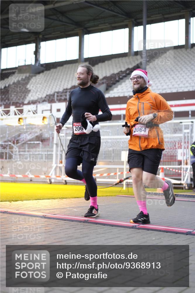 07.12.2025 - St. Pauli X-Mass-Run No. 15 Patografie http://msf.ph/oto/9368913 07.12.2025 11:18:50 Ziel 1109, 1322, 2064, 2067 meine-sportfotos.de