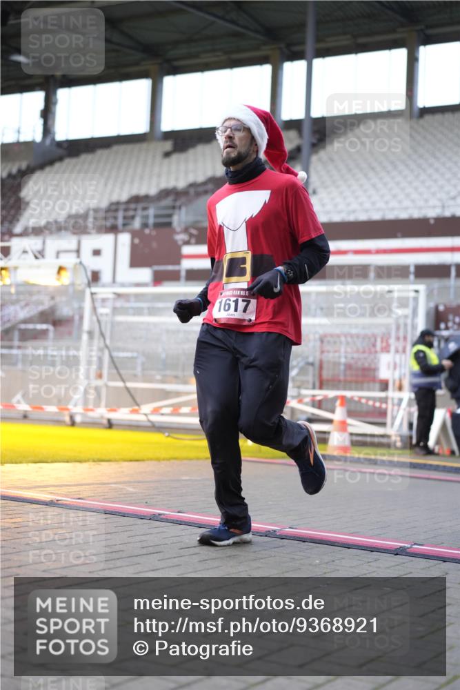 07.12.2025 - St. Pauli X-Mass-Run No. 15 Patografie http://msf.ph/oto/9368921 07.12.2025 11:19:03 Ziel 295, 302, 1617, 2064, 2067, 2597 meine-sportfotos.de