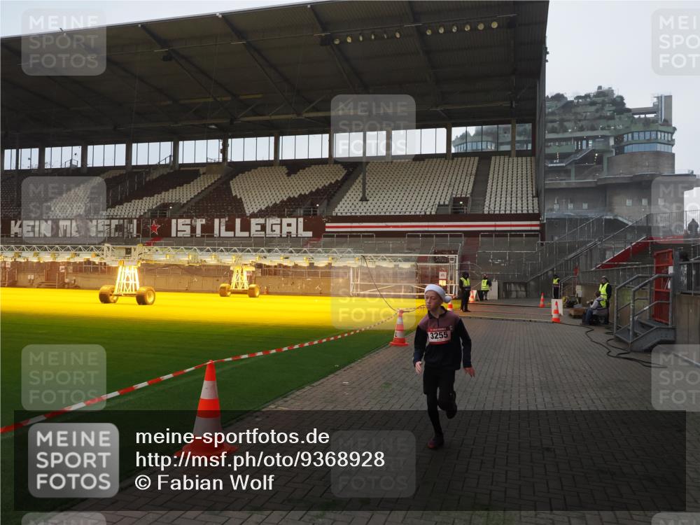 07.12.2025 - St. Pauli X-Mass-Run No. 15 Fabian Wolf http://msf.ph/oto/9368928 07.12.2025 09:56:30 Ziel 3255 meine-sportfotos.de