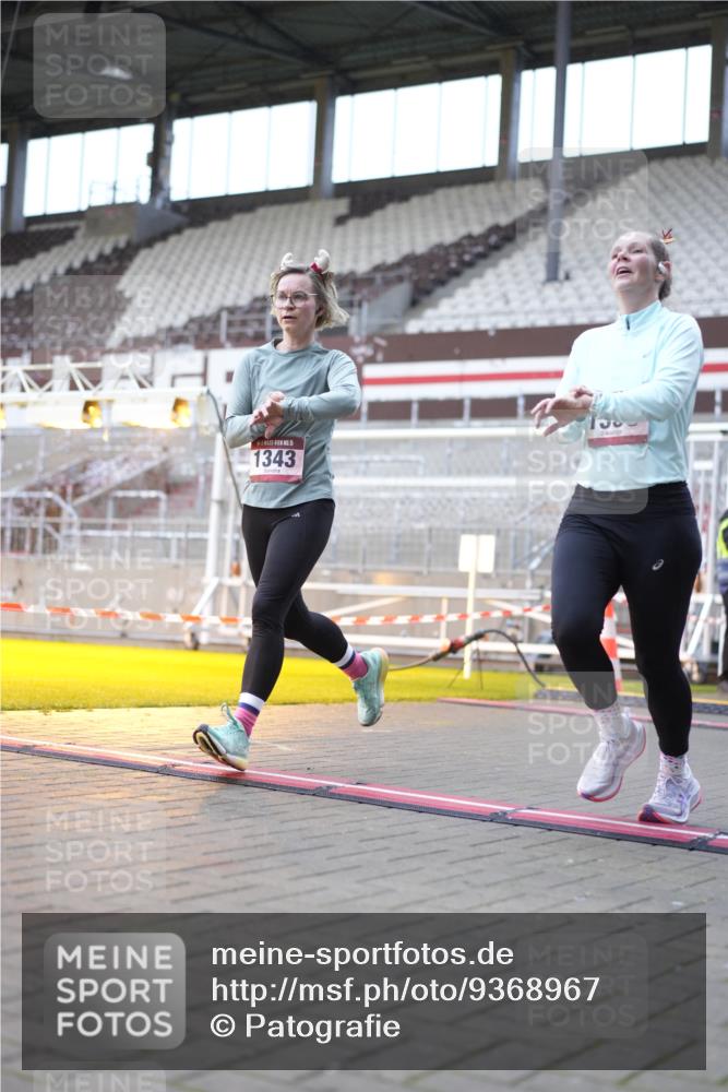07.12.2025 - St. Pauli X-Mass-Run No. 15 Patografie http://msf.ph/oto/9368967 07.12.2025 11:19:31 Ziel 367, 373, 797, 1336, 1343, 1563, 2062 meine-sportfotos.de